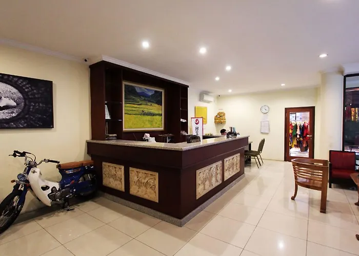 Hotel Intansari 2*