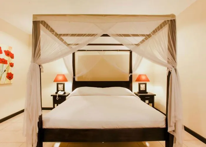 Hotel Intansari 2*