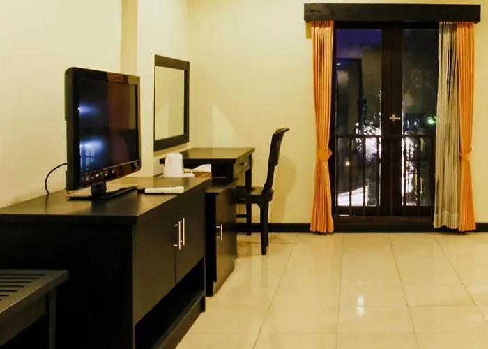 Hotel Intansari 2*
