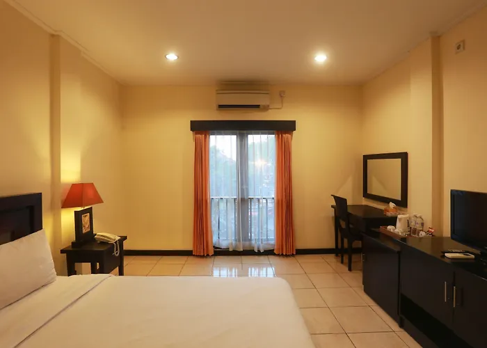 Hotel Intansari 2*