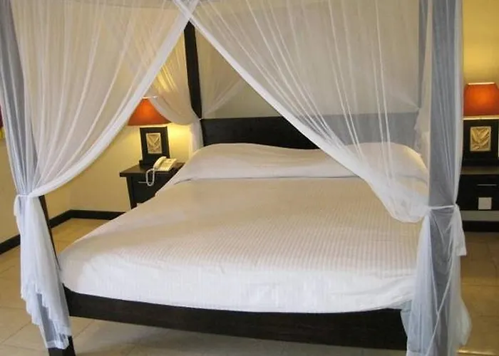 Intansari Hotel 2*