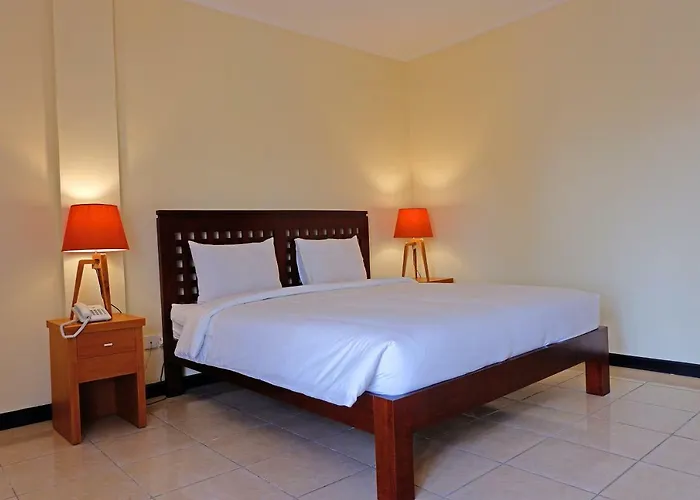 Hotel Intansari 2*