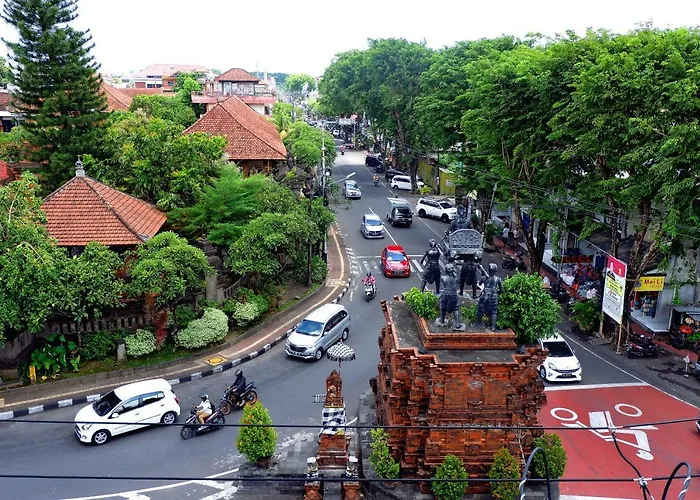 Hotel Intansari 2*